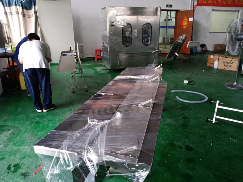 自動液體灌裝機(jī)與市場同步走，滿足快捷式出產(chǎn)